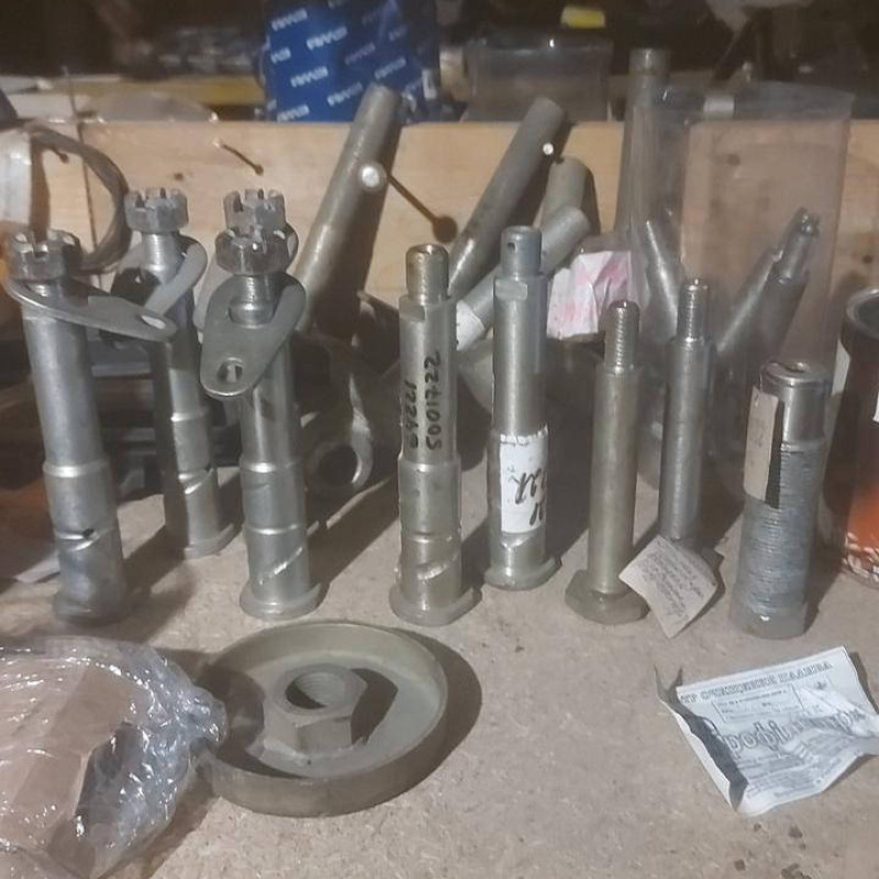 Вісь стабілізатора кабіни МАЗ н. обр.