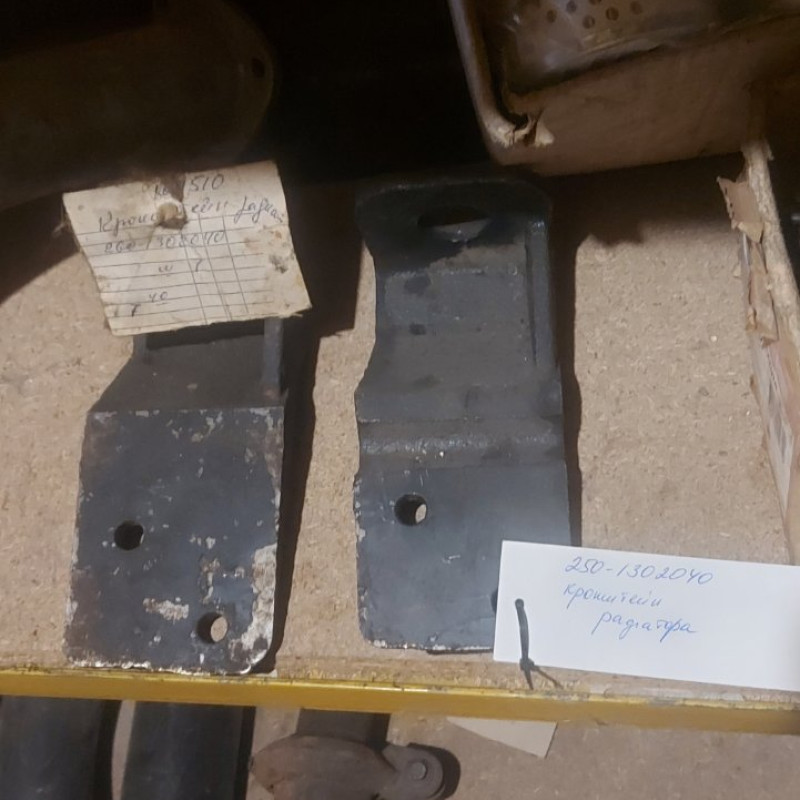 260-1302040, кронштейн кріплення  радіатора а/м КРАЗ